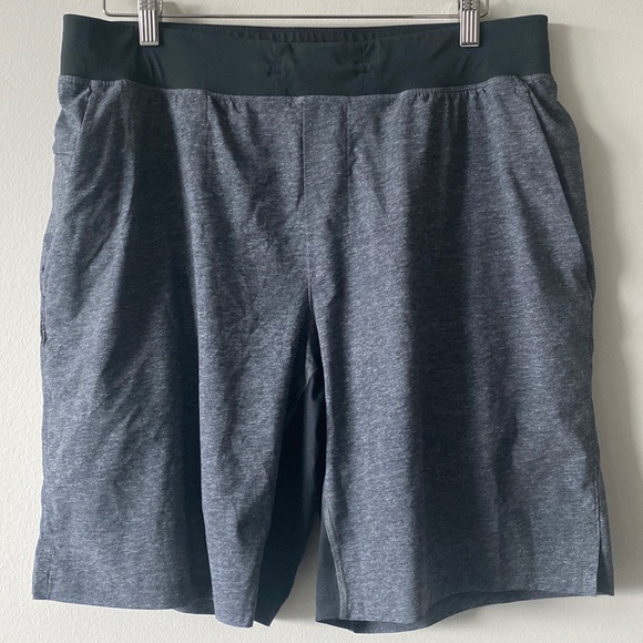 lululemon athletica Other - Lululemon Men's Size XL Heather Grey Deep Coal T.H.E. Short Out Of Mind Lined 9”